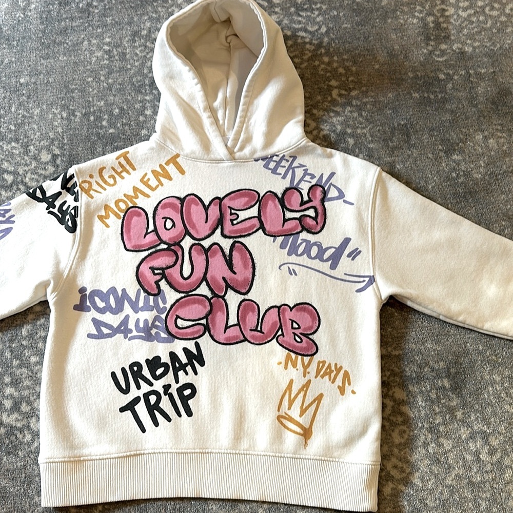 ZARA GRAFFITI SWEATSHIRT SIZE 8 KIDS